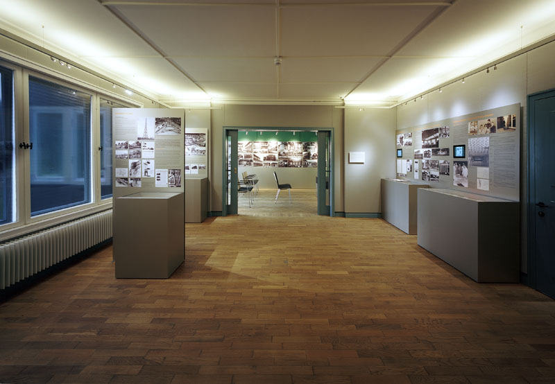 Dauerausstellung zur Geschichte des Holzbaus in den ehemaligen Gesellschaftsräumen (Quelle: Volker Kreidler, Berlin)