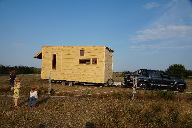 tiny house als mobiler Anhänger, mit 3,5 t Maximalgewicht auch ohne Spezialfahrzeug transportfähig.  (Quelle: Anke Nordt)