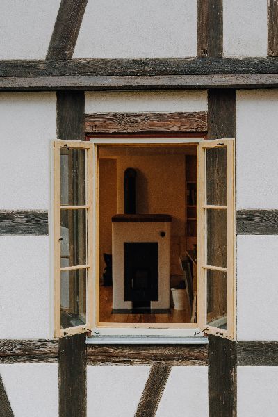 Fachwerkfassade mit Kastenfenster aus Eiche
 (Quelle: Alexander Burzik
)